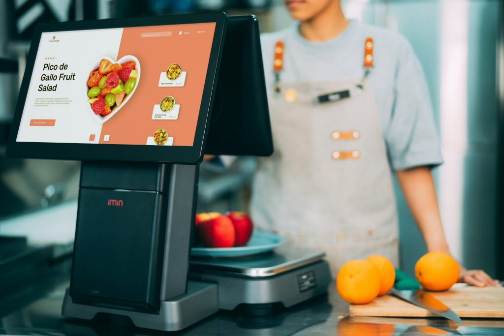 The D1w seamlessly integrates all the features of POS devices with the functionality of a weighing scale, for businesses which require pay-by-weight services or self-service weighing.
